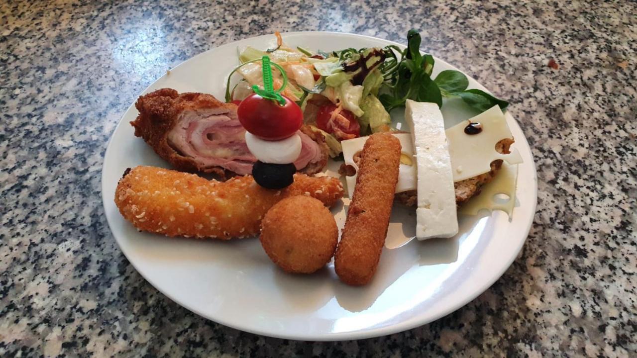 Pensiune Restaurant Ovidiu Valea lui Mihai Extérieur photo